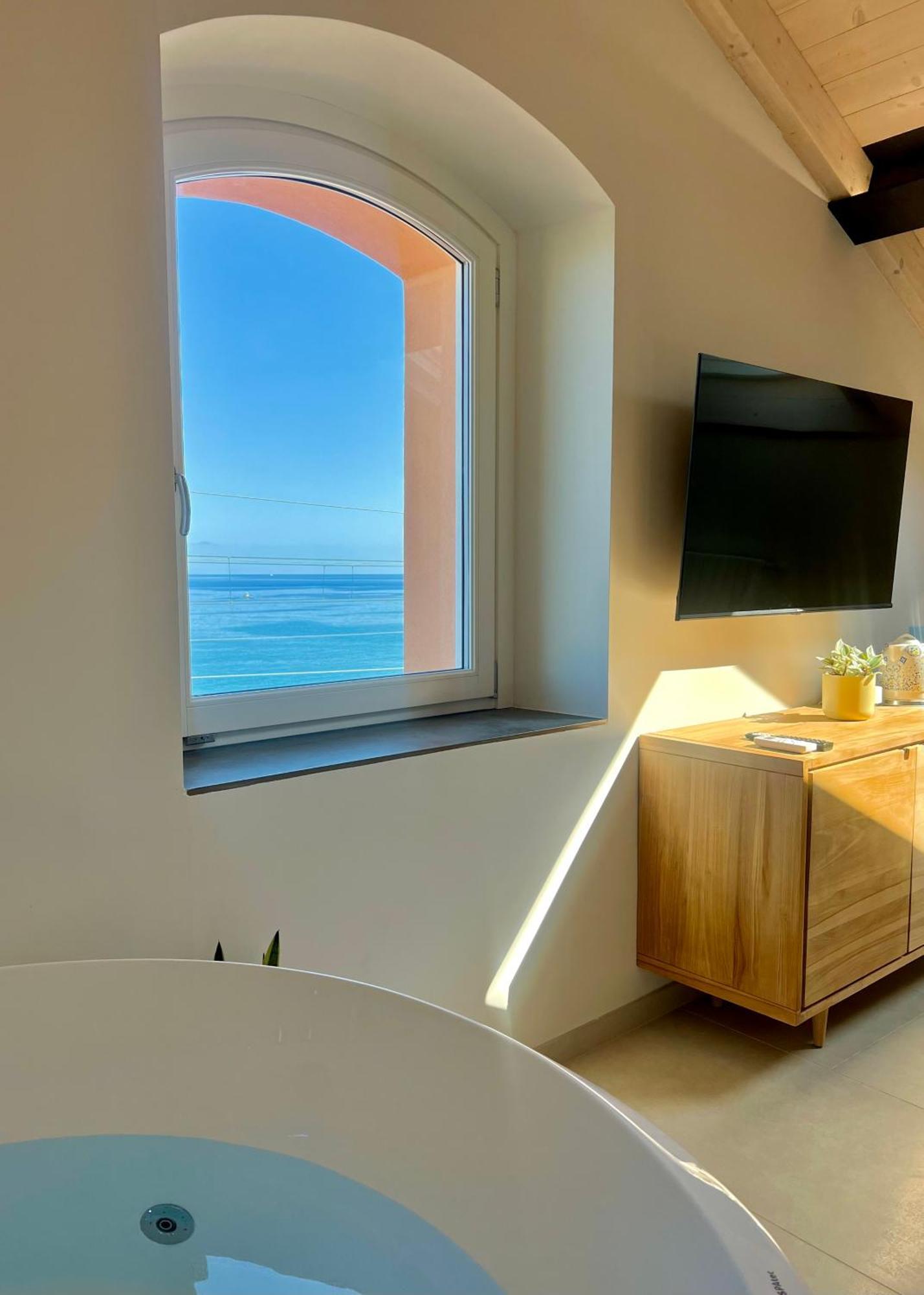 Hotel Oasi Di Mare, Con Parcheggio Privato E Colazione Bordighera Exterior foto